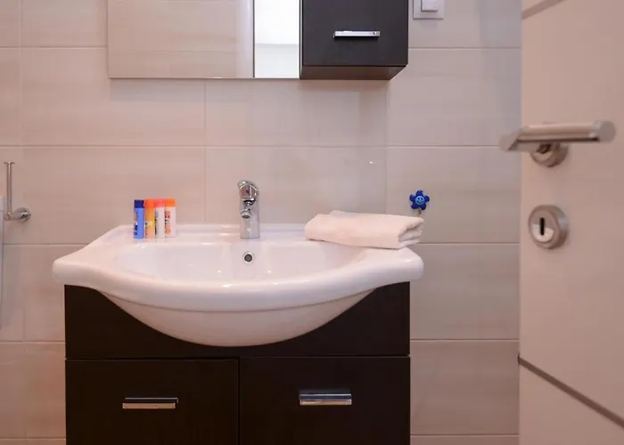 Adriatic View With Shared Balcony Dubrovnik