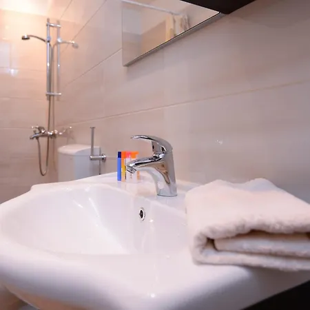 Adriatic View With Shared Balcony Daire Dubrovnik