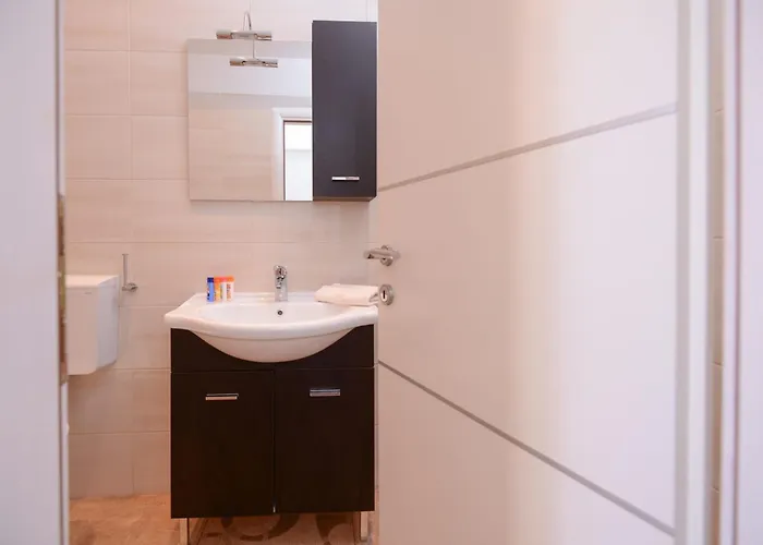 Adriatic View With Shared Balcony 杜布罗夫尼克