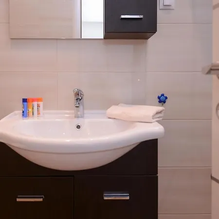 Adriatic View With Shared Balcony Dubrovnik