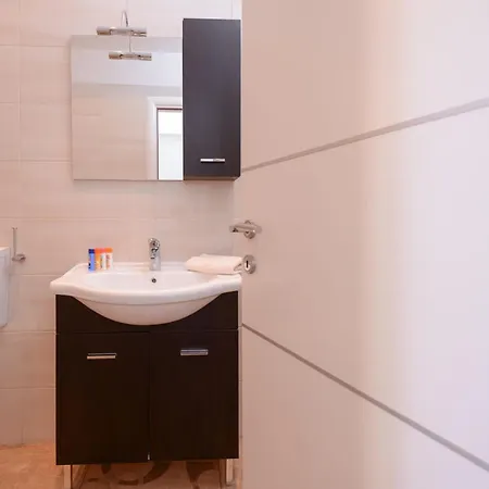 Adriatic View With Shared Balcony Dubrovnik