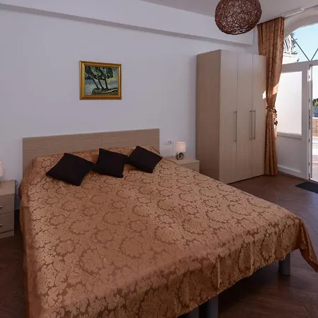 Adriatic View With Shared Balcony *