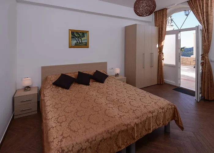 Adriatic View With Shared Balcony *